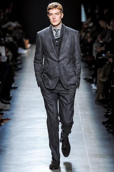 Look 32